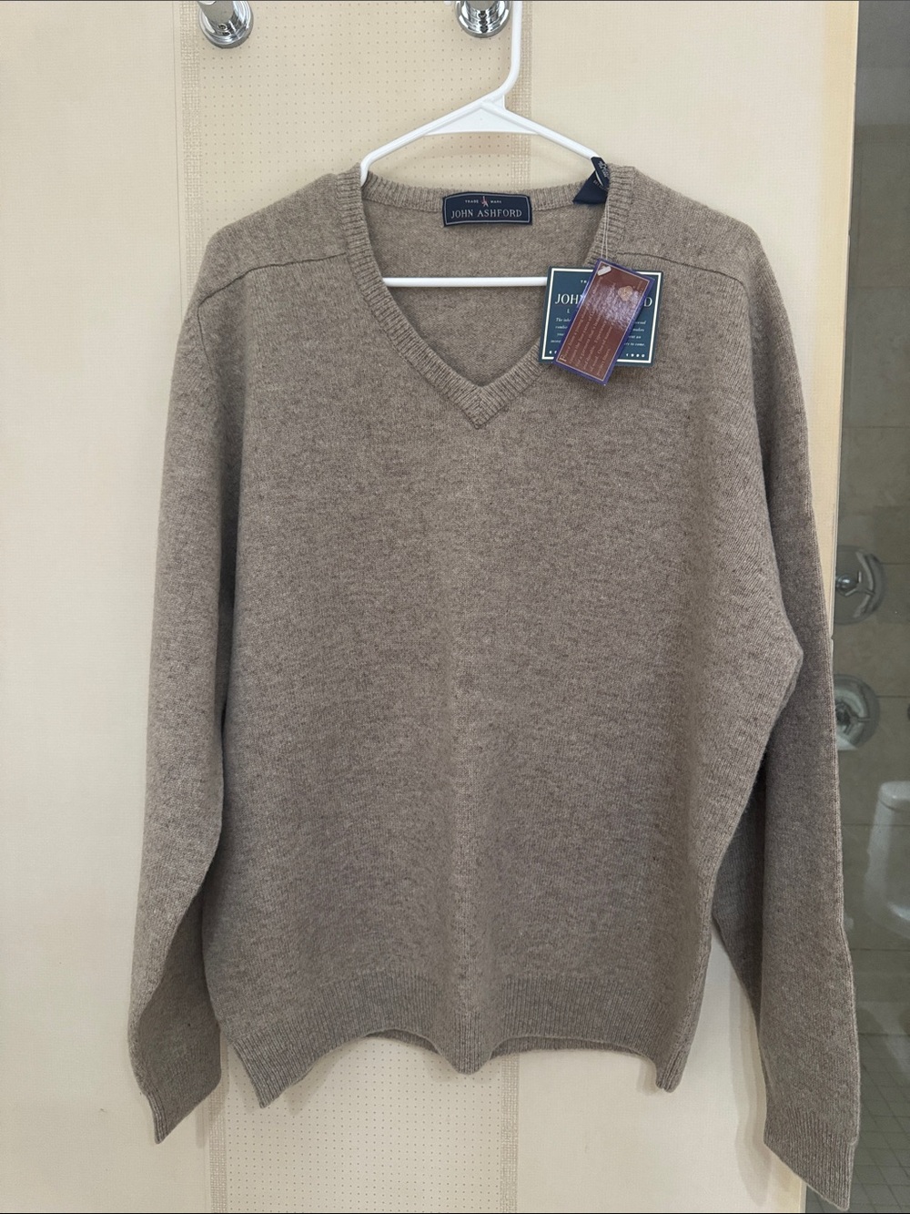 NWT John Ashford Men's V-Neck Sweater in Taupe Brown